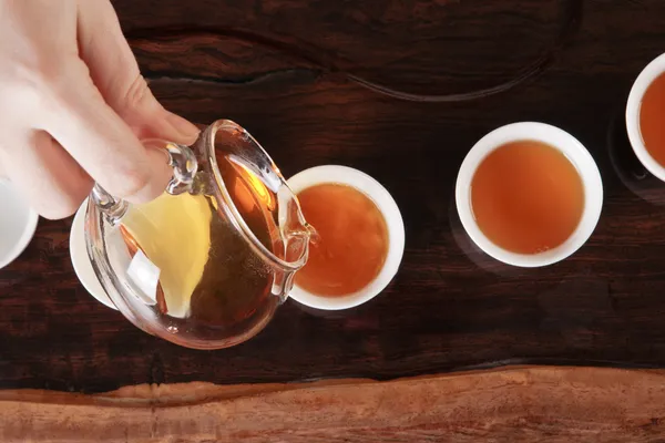 Teekanne, Tassen und Teezubehör — Stockfoto