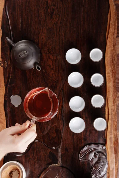 Teekanne, Tassen und Tee — Stockfoto