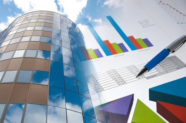 Gebäude und Finanztabelle, Business Collage — Stockfoto