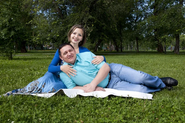 Couple lays together — Stock Photo, Image