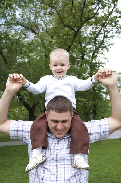 Otec hraje s dítětem — Stock fotografie