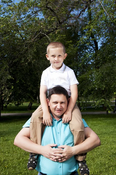 快乐的父亲和儿子的肖像 — 图库照片