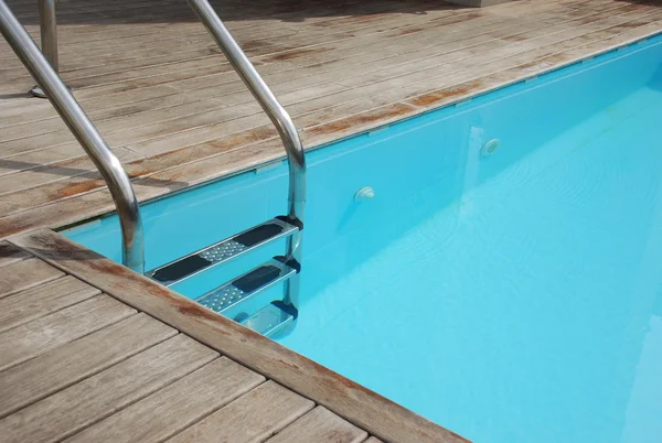 Modern swimming pool — Stock Photo, Image