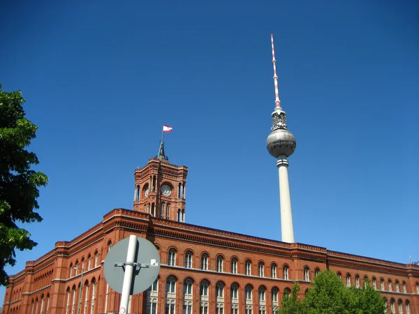 Menara TV Berlin dan balai kota tua — Stok Foto
