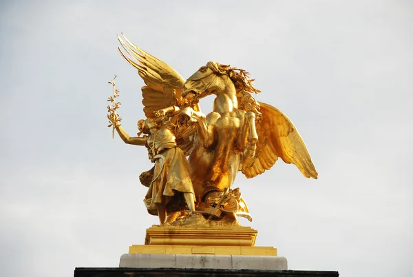 Gyllene staty — Stockfoto