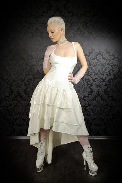 Alternative fétiche PVC mariée portant robe de mariée — Photo