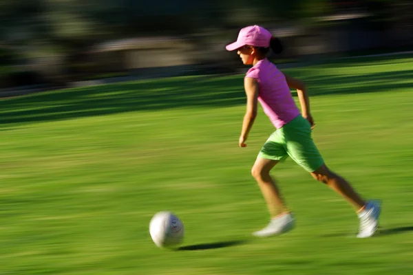 Футбол дівчина — стокове фото