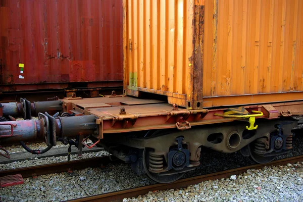 Поезд контейнеры — стоковое фото