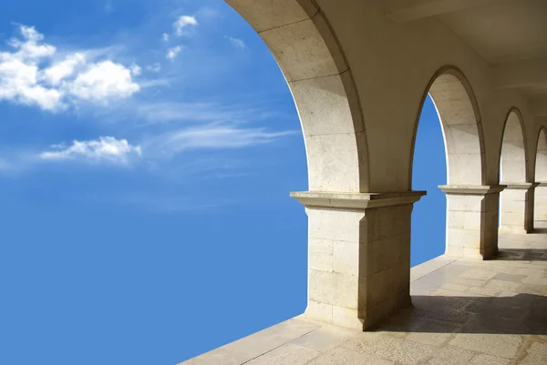 在天空中的拱廊 — 图库照片
