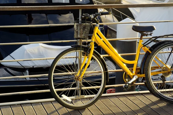 Κίτρινο ποδήλατο — Φωτογραφία Αρχείου