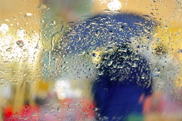 Siluett i regnet — Stockfoto