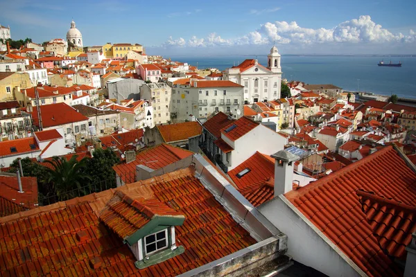 Dächer von Lissabon — Stockfoto