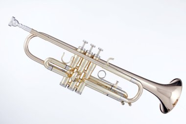 Altın trompet üzerinde beyaz izole