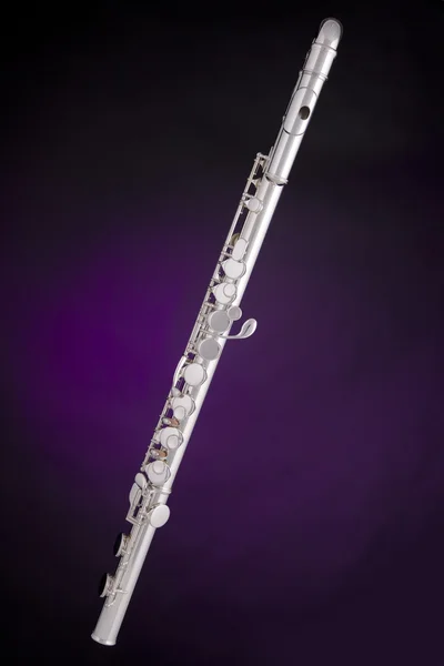 Alto flauta aislado en púrpura —  Fotos de Stock