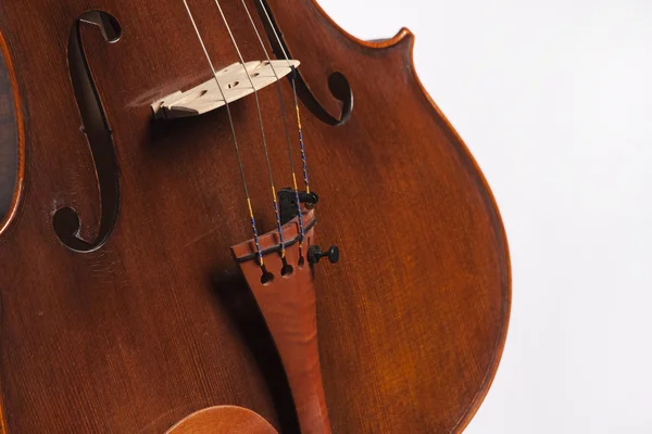 Geige Viola in der Nähe isoliert auf weiß — Stockfoto