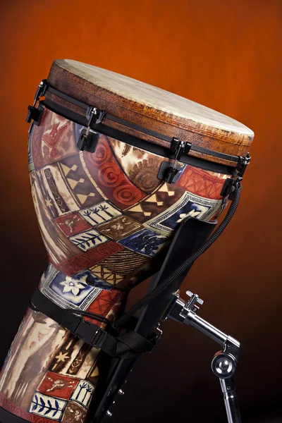 Afrikanska latin djembe trumma isolerade — Stockfoto