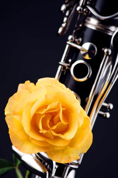Yellow Rose Mounted on Clarinet — Stock Photo, Image