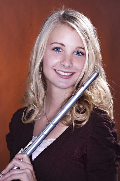 Adolescente chica aislado con flauta — Foto de Stock