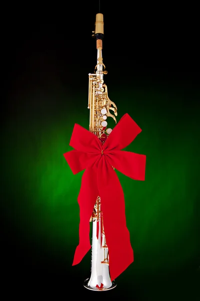 Saksofon sopranowy obecny na białym tle — Zdjęcie stockowe