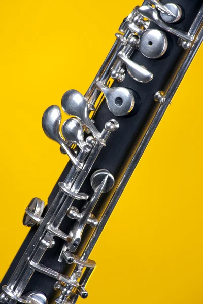 Oboe aus nächster Nähe auf gelb — Stockfoto