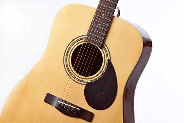 Guitarra acústica aislada en blanco —  Fotos de Stock