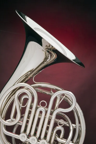 Fransız izole kırmızı horn gümüş — Stok fotoğraf