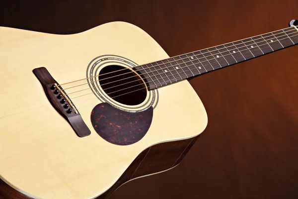 Acoustic Guitar Isolated on Gold — Stock Photo, Image