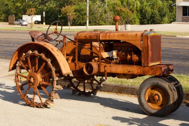 paslı antika aşınmış traktör