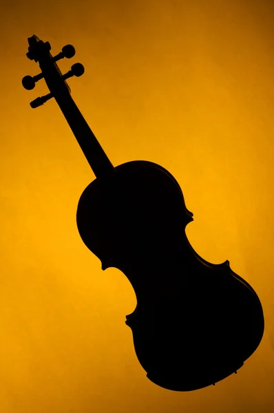 Силуэт скрипки на золоте — стоковое фото