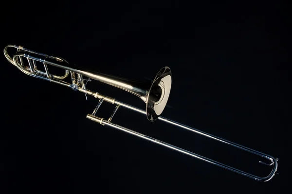 Тромбон ізольовано на чорному — стокове фото