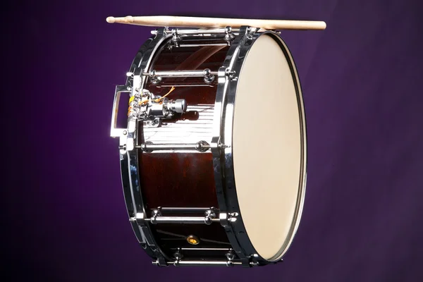 Wine Snare Drum Isolated on Purple — Stock Photo, Image
