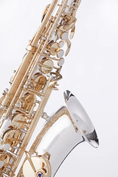 Alt saxofon izolované na bílém — Stock fotografie