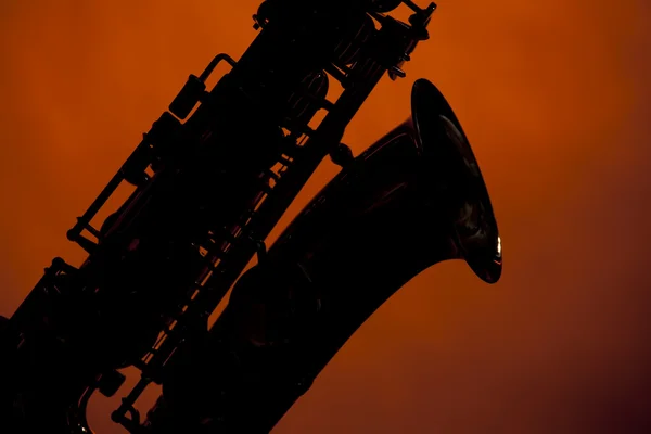 Silueta de saxofón aislada en oro —  Fotos de Stock