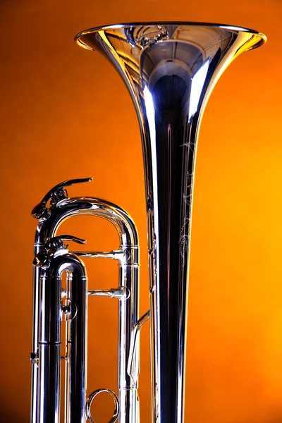 Cloche trompette sur fond or — Photo