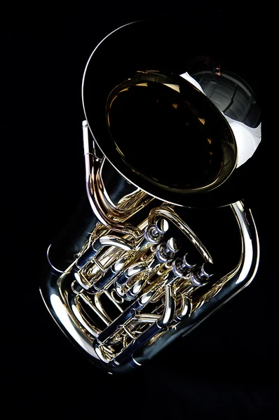 Basse Tuba Euphonium sur Noir — Photo