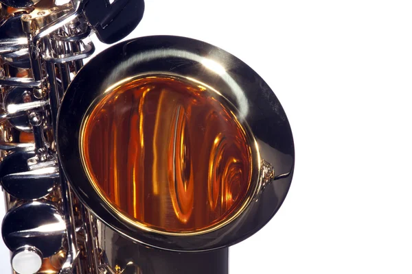 Saxofone isolado em branco — Fotografia de Stock