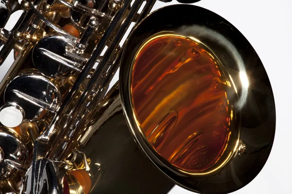 Saxofón aislado en blanco —  Fotos de Stock