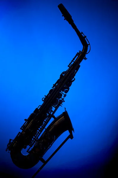 Saxofon i blå siluett — Stockfoto