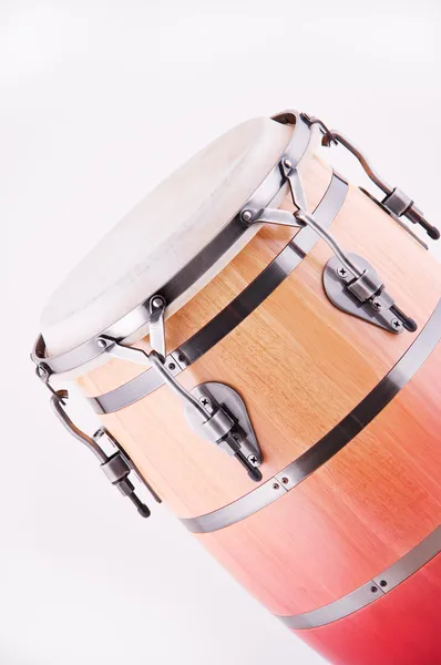 Африканський Конг барабана ізольовані на білий — стокове фото