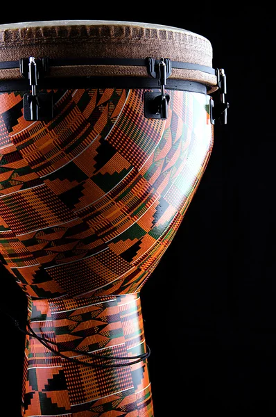 Djembe conga trumma isolerade på svart — Stockfoto