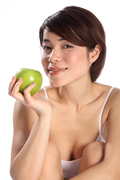 Bella donna con mela verde — Foto Stock
