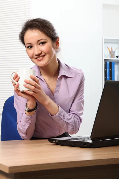 Coffee break for career woman — Stock Photo, Image