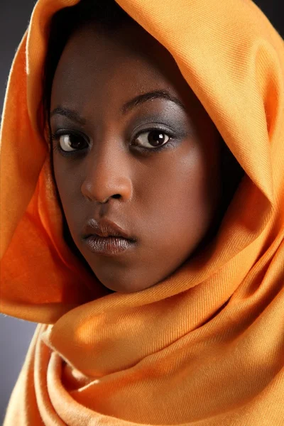 Beautiful black girl in headress — Stock Photo, Image