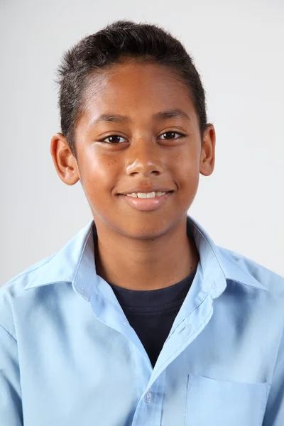 Retrato de menino da escola sorridente — Fotografia de Stock