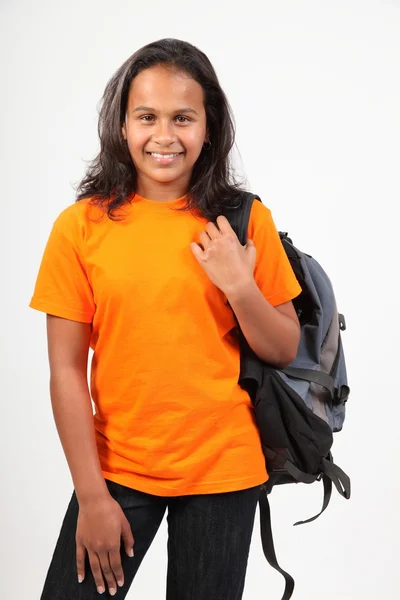 Σχολείο κορίτσι στέκεται με πακέτο πίσω — Φωτογραφία Αρχείου