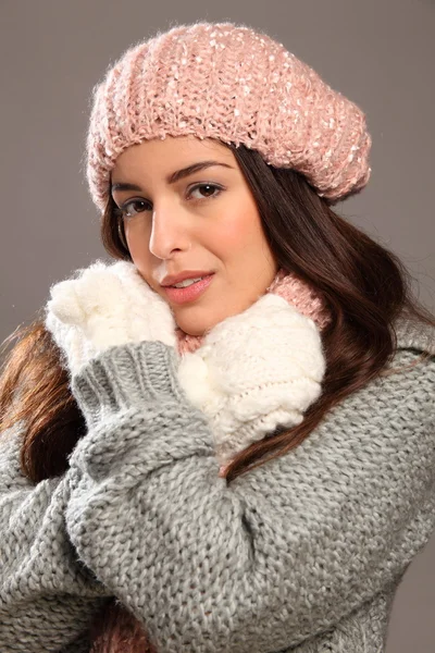 Young beauty warm in winter gear — Stock Photo, Image