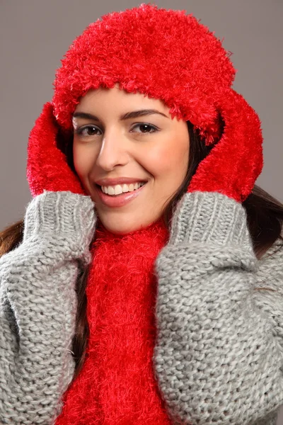 Femme en tricots laineux festifs chauds — Photo