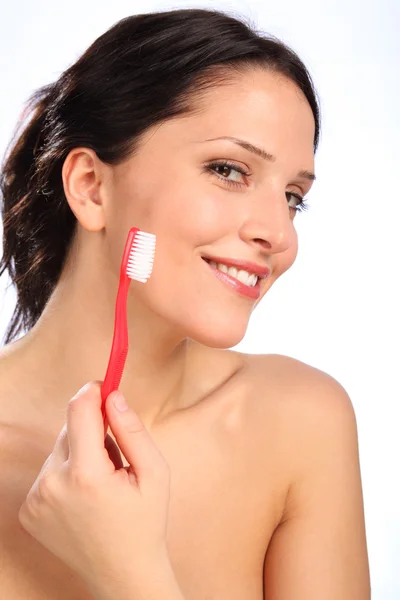 Οδοντιατρική περίθαλψη για όμορφη γυναίκα με οδοντόβουρτσα — Φωτογραφία Αρχείου