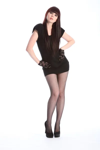 Krásná modelka v černých šatech a punčocháče — Stock fotografie