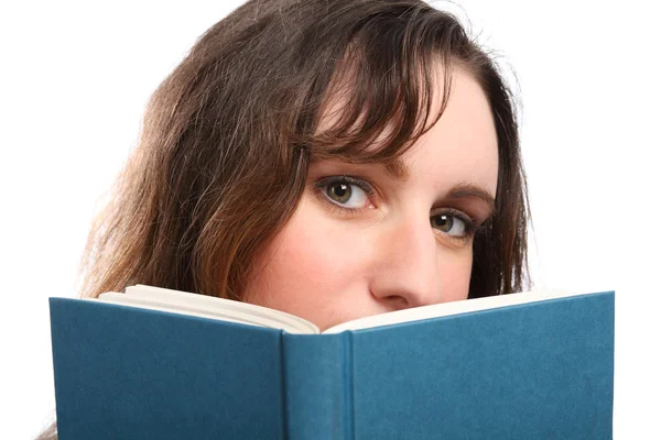 Young girls beautiful green eyes reading a book — Stock Photo, Image